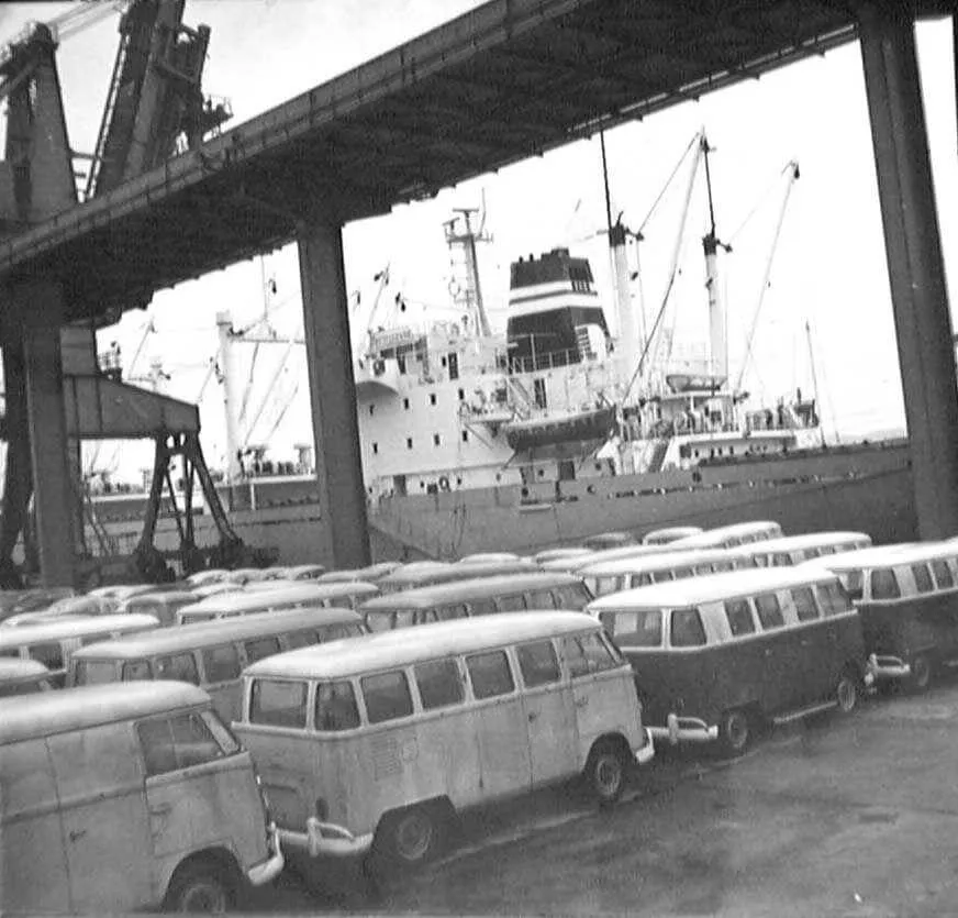 VW bussar i hamn